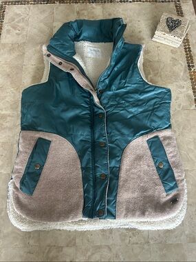 Carve Designs Sherpa-Lined Colorblock Vest Women’s Size M